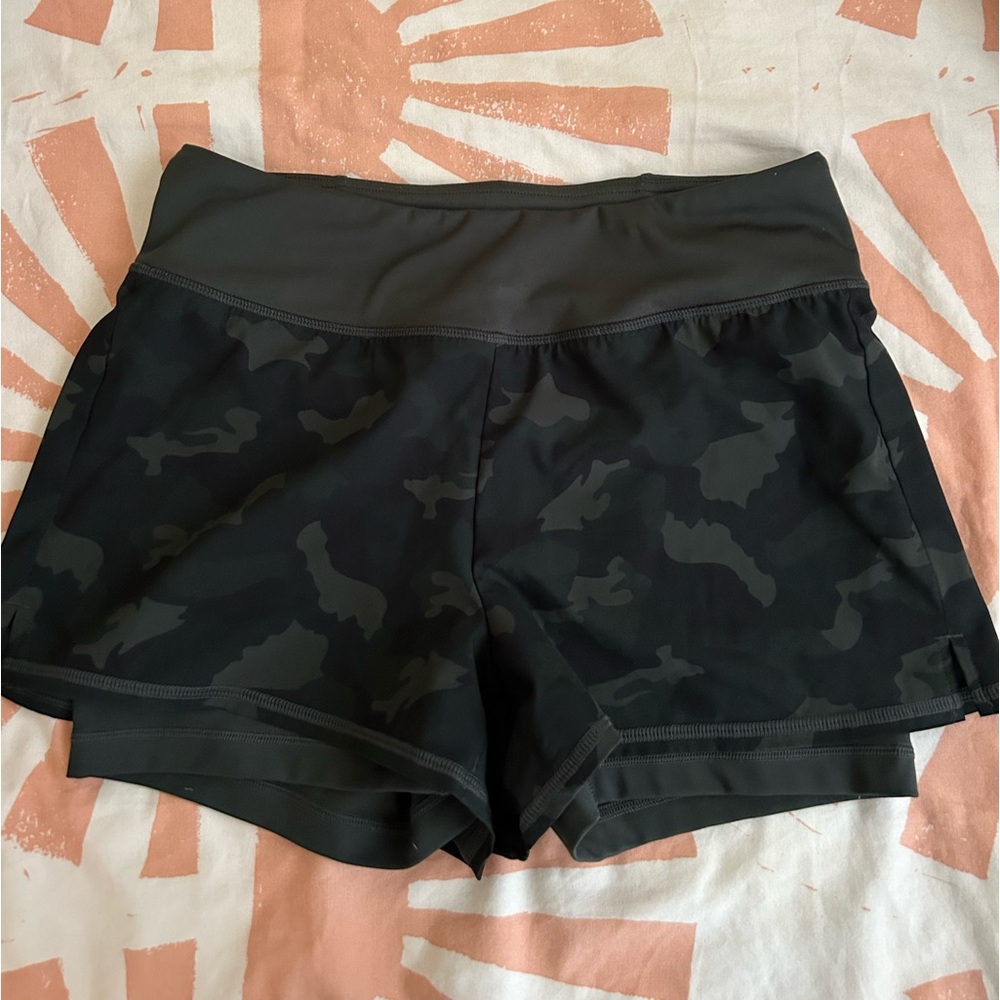 90° Degree camo athletic shorts